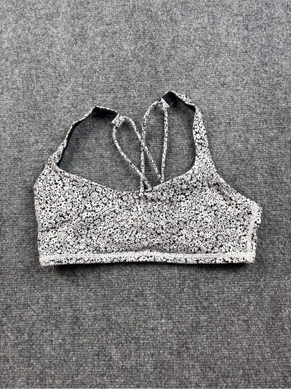 LULULEMON Women’s Free to Be Sports Bra Black/White size: 6